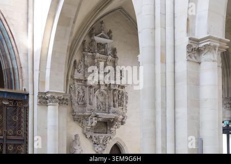 Renaissance Epitaph von Werner von Plotho 1589 von Hans Klintzsch im Nordschiff des gotischen Domes St. Mauritius und Katharina Stockfoto