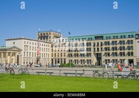 Max-Liebermann-Haus, Palais am Pariser Platz und Allianz-Forum, Pariser Platz, Mitte, Berlin, Deutschland *** Max Liebermann Haus, Palais am Pariser Platz und Allianz Forum, Pariser Platz, Mitte, Berlin, Deutschland Stockfoto