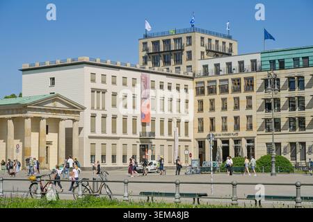 Max-Liebermann-Haus, Palais am Pariser Platz und Allianz-Forum, Pariser Platz, Mitte, Berlin, Deutschland *** Max Liebermann Haus, Palais am Pariser Platz und Allianz Forum, Pariser Platz, Mitte, Berlin, Deutschland Stockfoto