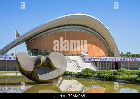 Henry Moore: Großer geteilter Oval-Schmetterling, Haus der Kulturen der Welt, John-Foster-Dulles-Allee, Tiergarten, Berlin, Deutschland *** Henry Moore großer geteilter Oval-Schmetterling, Haus der Kulturen der Welt, John Foster Dulles Allee, Tiergarten, Berlin, Deutschland Stockfoto