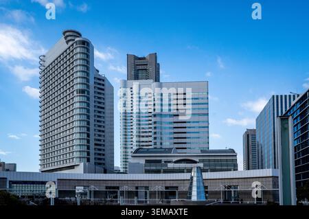 Moderne Wolkenkratzer und Stadtarchitektur in Minato Mirai 21 District Skyline, Yokohama, Japan Stockfoto