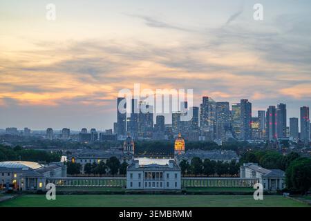 Ein Panoramablick über die klassische Architektur des National Maritime Museum und Queen's House in Greenwich Park, London Stockfoto