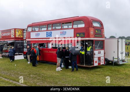 Epsom Downs Racecourse, Epsom, Surrey, Großbritannien. Juni 2026. Eine leere Busbar im Betfred Derby. Quelle: Ian Humphreys/Alamy Live News Stockfoto
