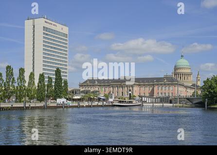 Mercure Hotel, Havel, Hafenbucht, Brandenburgisches Parlament, Breite Straße, Nikolaikirche, Potsdam, Brandenburg, Deutschland Stockfoto