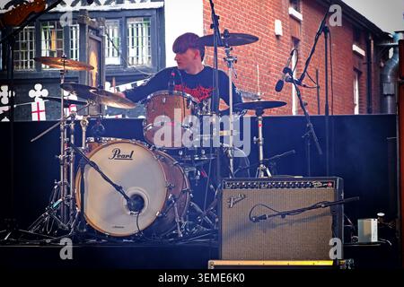 Black Desert Band, auf dem Warrington Musikfestival, Samstag 06.06.2026, Old Marketplace, Golden Square Auftritt live Stockfoto