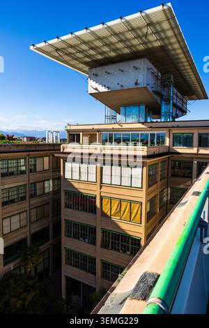 Pinacoteca Agnelli (Giovanni and Marella Agnelli Art Gallery), ein Ausstellungsraum für Kunstwerke, der sich über dem Lingotto, der ehemaligen Fiat-Fabrik i, erhebt Stockfoto
