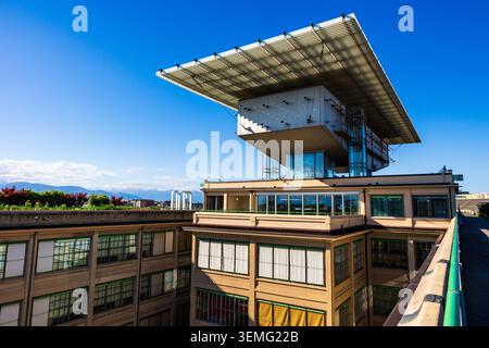 Pinacoteca Agnelli (Giovanni and Marella Agnelli Art Gallery), ein Ausstellungsraum für Kunstwerke, der sich über dem Lingotto, der ehemaligen Fiat-Fabrik i, erhebt Stockfoto
