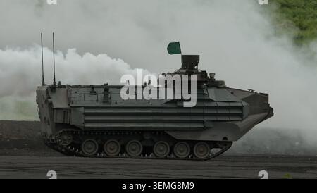 Gotenba, Japan. Juni 2026. Das AAV7 der japanischen Ground Self-Defense Force nimmt am Sonntag, den 7. Mai 2026, an der Live-Feuerübung „Fuji Comprehensive Firepower Exercise 2026“ auf dem Higashi Fuji Trainingsfeld in der Präfektur Shizuoka, Japan Teil. Foto: Keizo Mori/UPI Credit: UPI/Alamy Live News Stockfoto