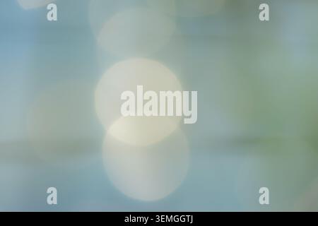 Weiches Pastellfarben abstrakter unscharfer Bokeh-Hintergrund mit sanften Lichtkreisen Stockfoto