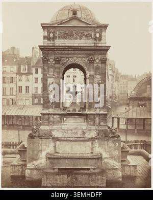 Die Ostwand der La Fontaine des Innocents in Paris ist auf einem Archivfoto von Charles Marville aus dem Jahr 1855 dokumentiert, das städtische Landschaften und die Brunnenarchitektur aus dem 19. Jahrhundert zeigt. Stockfoto