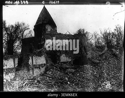 Die Château de Ham in Somme dokumentiert militärische und zivile Aktivitäten während des Ersten Weltkriegs 1918, fotografiert von Agence de presse Meurisse. Stockfoto