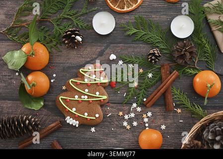 Frohe Weihnachten und frohe Feiertage Grußkarte, das Thema der Winterweihnachten. Flache Oberfläche Stockfoto
