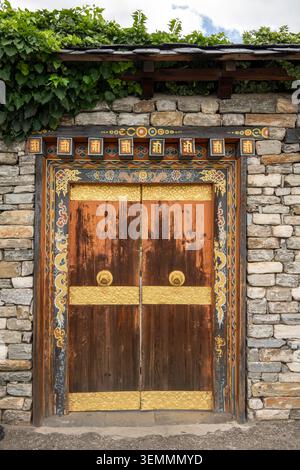 Thimphu Bhutan, verzierte Tür und Türöffnung am Nationalen Gedenkchorten Stockfoto