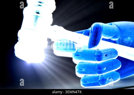 Auffällige Nahaufnahme einer Roboterhand, die einen Hammer hält, beleuchtet mit dramatischer futuristischer Beleuchtung. Eindrucksvolle visuelle Darstellung Stockfoto