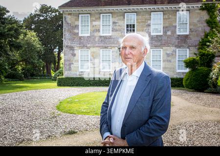 Sir Vince Cable, ehemaliger britischer Wirtschaftssekretär und Führer der Liberaldemokraten, vor Arundells, Salisbury, Wiltshire, ehemaliger Sitz von Sir Edward Heath Abgeordneter Stockfoto