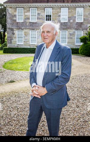 Sir Vince Cable, ehemaliger britischer Wirtschaftssekretär und Führer der Liberaldemokraten, vor Arundells, Salisbury, Wiltshire, ehemaliger Sitz von Sir Edward Heath Abgeordneter Stockfoto