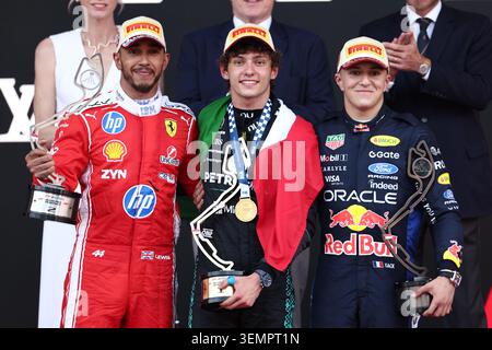 Rennsieger Andrea Kimi Antonelli aus Italien und Mercedes AMG Petronas F1 Team belegten den zweiten Platz Lewis Hamilton aus Großbritannien und Scuderia Ferrari den dritten Platz Isack Hadjar aus Frankreich und Oracle Red Bull Racing, Race, F1 Grand Prix von Monaco, am 07. Juni 2026 in Monte Carlo, Monaco. (Foto von Diogo Cardoso/DeFodi Bilder) Rennsieger Andrea Kimi Antonelli aus Italien und Mercedes AMG Petronas F1 Team belegten den zweiten Platz Lewis Hamilton aus Großbritannien und Scuderia Ferrari den dritten Platz Isack Hadjar aus Frankreich und Oracle Red Bull Racing , Race, F1 Grand Prix von Monaco, Circuit de Monaco am 7. Juni 2026 in Mo Stockfoto