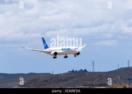 Madrid, Spanien - 15. Mai 2026: Ein Flugzeug der Air Europa startete vom Flughafen Adolfo Suarez Madrid Barajas in Madrid. Stockfoto