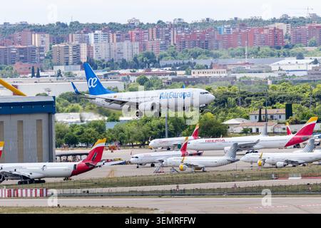 Madrid, Spanien - 15. Mai 2026: Ein Flugzeug der Air Europa startete vom Flughafen Adolfo Suarez Madrid Barajas in Madrid. Stockfoto