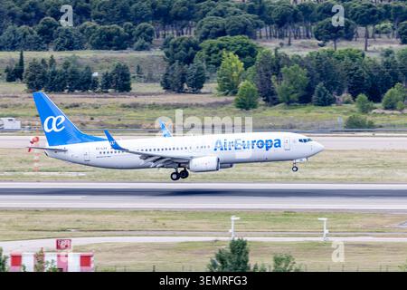 Madrid, Spanien - 15. Mai 2026: Ein Flugzeug der Air Europa startete vom Flughafen Adolfo Suarez Madrid Barajas in Madrid. Stockfoto