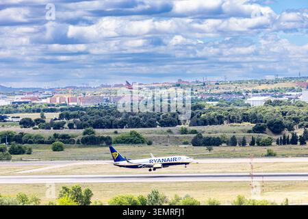 Madrid, Spanien - 15. Mai 2026: Ein Flugzeug der amerikanischen Fluggesellschaft startet vom Flughafen Adolfo Suarez Madrid Barajas in Madrid. Stockfoto