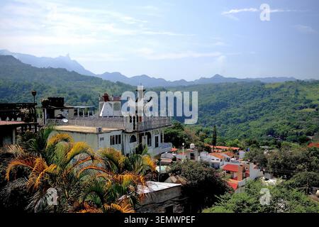 Bergblick Über Dem Kleinen Mexikanischen Dorf (Xilitla, San Luis Potosi, Mexiko) Stockfoto