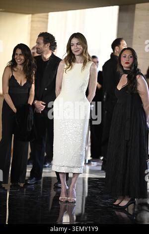 New York, USA. Juni 2026. Michelle Monaghan spaziert auf dem roten Teppich während der New Yorker Premiere am „Disclosure Day“ im David H. Koch Theater im Lincoln Center, New York, NY, 8. Juni 2026. (Foto: Anthony Behar/SipaUSA) Credit: SIPA USA/Alamy Live News Stockfoto