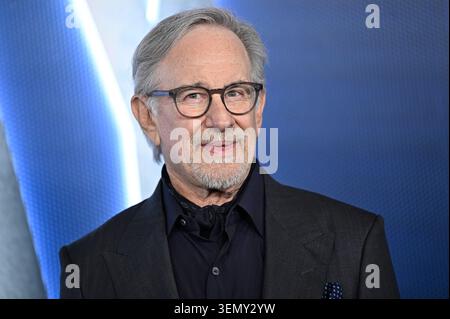 New York, USA. Juni 2026. Steven Spielberg spaziert auf dem roten Teppich während der Premiere am „Disclosure Day“ in New York am 8. Juni 2026 im David H. Koch Theater im Lincoln Center, New York, NY. (Foto: Anthony Behar/SipaUSA) Credit: SIPA USA/Alamy Live News Stockfoto