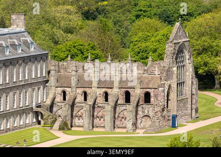 Ruinen der Holyrood Abbey, Holyrood Palace, Edinburgh. Blick von Salisbury Crags, Holyrood Park Stockfoto