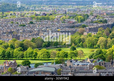 Der öffentliche Park der Meadows und das Wohnviertel Marchmont in Edinburgh aus Sicht von Arthur's Seat, Schottland Stockfoto