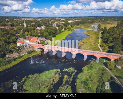 Europa, Baltische Staaten, Lettland, Kuldiga, Venta, die Backsteinbrücke Stockfoto