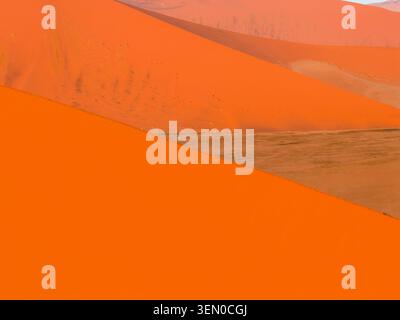 Luftaufnahme der Düne 45 Sanddünen in Sossusvlei, Namibia Stockfoto
