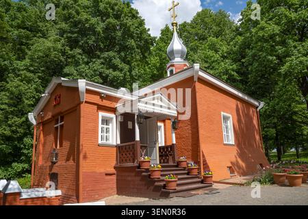 MURANOVO, RUSSLAND - 24. MAI 2026: Kirche des Erlösers des ungeschaffenen Bildes auf dem Gebiet des Nachlasses des Dichters F. I. Tyuttschow. Museum-Reserv Stockfoto