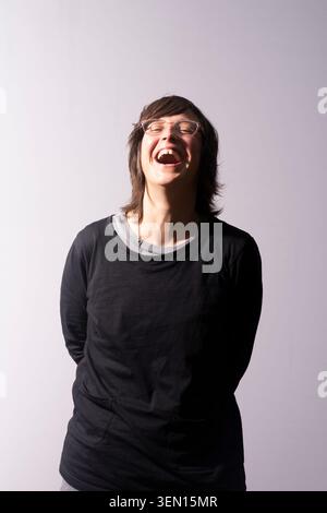 Porträt von Ellie Harrison Künstlerin und Aktivistin Stockfoto