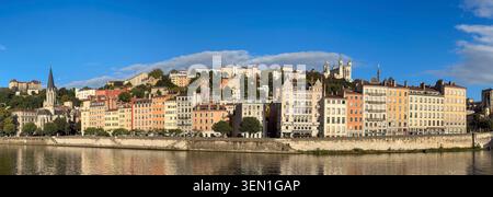 Vieux Lyon, die Altstadt von Lyon am Ufer der Saone im Morgenlicht. Stockfoto