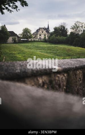 Die Wege und Ausblicke auf den Mönchsberg in der Mozartstadt Salzburg im Frühjahr. Bild: Johannes Schlössl - Gästehaus der Pallottiner Väter Stockfoto