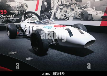 Klassischer Honda RA272 Formel-1-Rennwagen aus dem Jahr 1965, historisches Modell richie ginther zu sehen Stockfoto