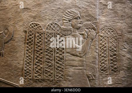 Gehen Sie auf die Jagd. Assyrisch, ca. 645-635 v. Chr. Ninive. Nordpalast. Raum R, Transportnetzpfähle und Bälle für Fallen. Stockfoto