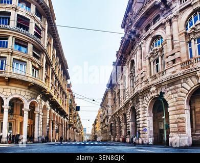 Blick auf die Via XX Settembre in Genua, Italien, vom zentralen Platz, Europa Stockfoto