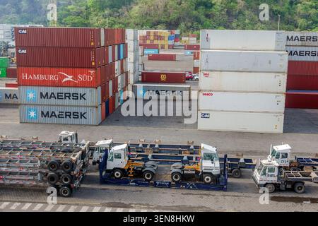 Costa Rica, Puerto Caldera, Containerreederei, MAERSK, Hamburg Süd, MSC, Seaco, CAI, Frachtcontainer, kommerzielle Fracht, Versandlogistik, Welthandel Stockfoto