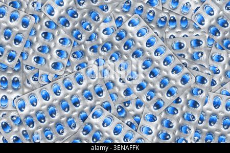 Blaue Kapseln in Blisterpackungen, die ein medizinisches Hintergrundbild bilden. Pharmazeutische Medikamente und Gesundheitsbehandlungskonzept. Stockfoto