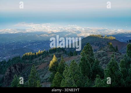 Panoramablick auf Las Palmas de Gran Canaria von den Bergen von Gran Canaria, den Kanarischen Inseln, Spanien Stockfoto