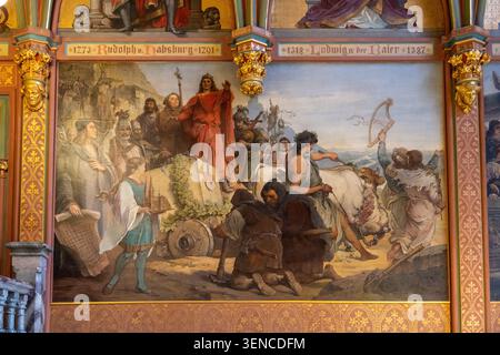 Königswinter, Deutschland - 22. Februar 25: Großes historisches Wandgemälde auf einer Innenwand von Schloss Drachenburg in Königswinter. Stockfoto