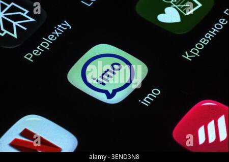 Iserlohn, Deutschland - 04. Juni 2026: Nahaufnahme des imo Messaging App-Symbols auf einem Smartphone-Bildschirm. Stockfoto