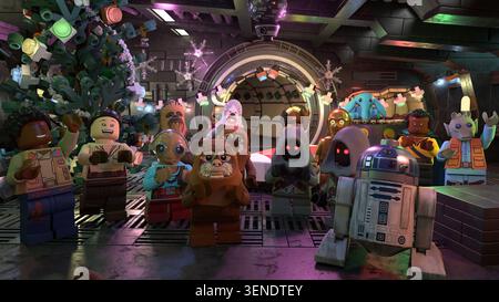 (Im Uhrzeigersinn von der Mitte): Ewoks, Maz Kanata, Finn, Rose Tico, Chewbacca, Zorii Bliss, Juckreiz, Jannah, C-3PO, Max Rebo, Lando Calrissian, Greedo, R2-D2 und Jawas The Lego Star Wars Holiday Special (2020) *Filmstill - nur redaktionelle Verwendung* siehe spezielle Anweisungen. CAP/SFS-Bild, das von Capital Pictures bereitgestellt wird Stockfoto