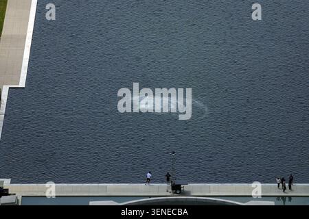 Washington, DC, USA. Juni 2026. Blick auf das Lincoln Memorial Reflecting Pool, während das Wasser am 10. Juni 2026 in Washington, DC, gefüllt wird. Credit: Mpi34/Media Punch/Alamy Live News Stockfoto