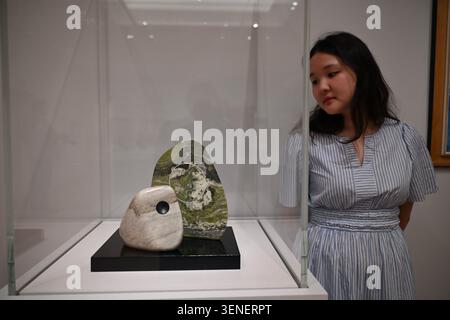 Zum ersten Mal vereint Barbara Hepworths radikal gemalte Skulpturen aus den 1940er Jahren. Zum ersten Mal seit der Übernahme für die Nation im vergangenen Jahr nach einem großen Spendenaufruf von 3,8 Millionen Pfund zu sehen . Sculpture with Colour (Oval Form ) , Pale Blue and Red (1943) eine bahnbrechende Skulptur in Hepworths Karriere und als Meisterwerk der britischen abstrakten Moderne anerkannt . Stockfoto