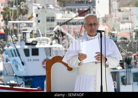 Telde, Spanien. Juni 2026. Spanien, Vatikan, 11. Juni 2026: Papst Leo XIV. Hält eine Rede während eines Treffens mit Organisationen, die mit Migranten im Hafen von Arguineguin auf der Kanarischen Insel Gran Canaria arbeiten. Foto von VATIKANISCHEN MEDIEN/Katholische Presse Fotoausweis: Unabhängige Fotoagentur/Alamy Live News Stockfoto
