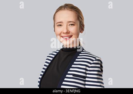Porträt einer schönen und selbstbewussten Geschäftsfrau Stockfoto