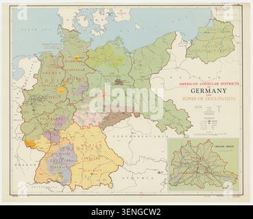 Auf der Karte von Deutschland 1946 sind die amerikanischen Konsularbezirke und Zonen der alliierten Besatzung verzeichnet, wobei die politischen und administrativen Unterteilungen nach dem Zweiten Weltkrieg detailliert dargestellt werden. Stockfoto